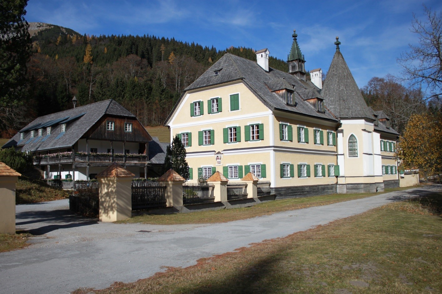Abb. 1: Der Brandhof oder auch Schloss Brandhof wurde 1818 von Erzherzog Johann erworben. (Foto: D. Pirker, 2015)