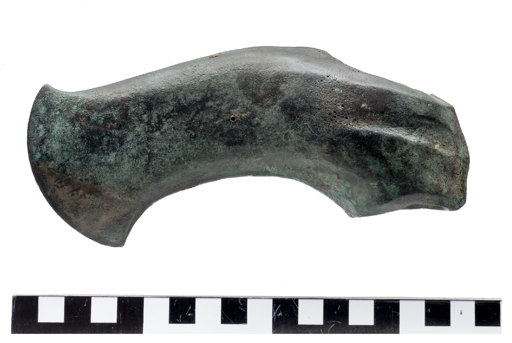 Abbildung 2: Kupferne Schaftlochaxt aus Graz, UMJ, ARCH Inv. 23946 a, Foto: UMJ/N. Lackner