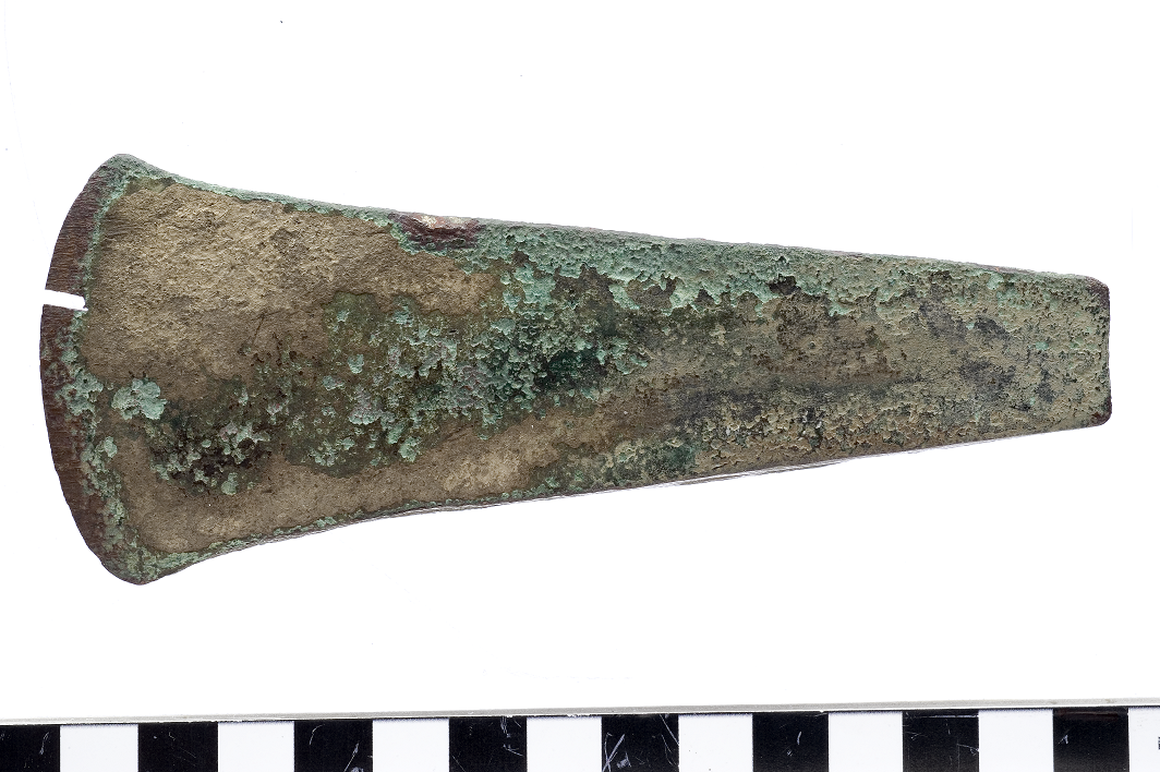 Abbildung 1: Kupferflachbeil aus der Umgebung von Hartberg, UMJ, ARCH Inv. 14915, Foto: UMJ/N. Lackner