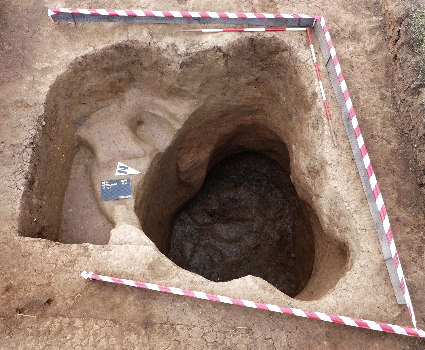 Abbildung 12: Rein, Abbaugrube des Plattenhornsteins nach der Ausgrabung 2016, Foto: UMJ, D. Modl 