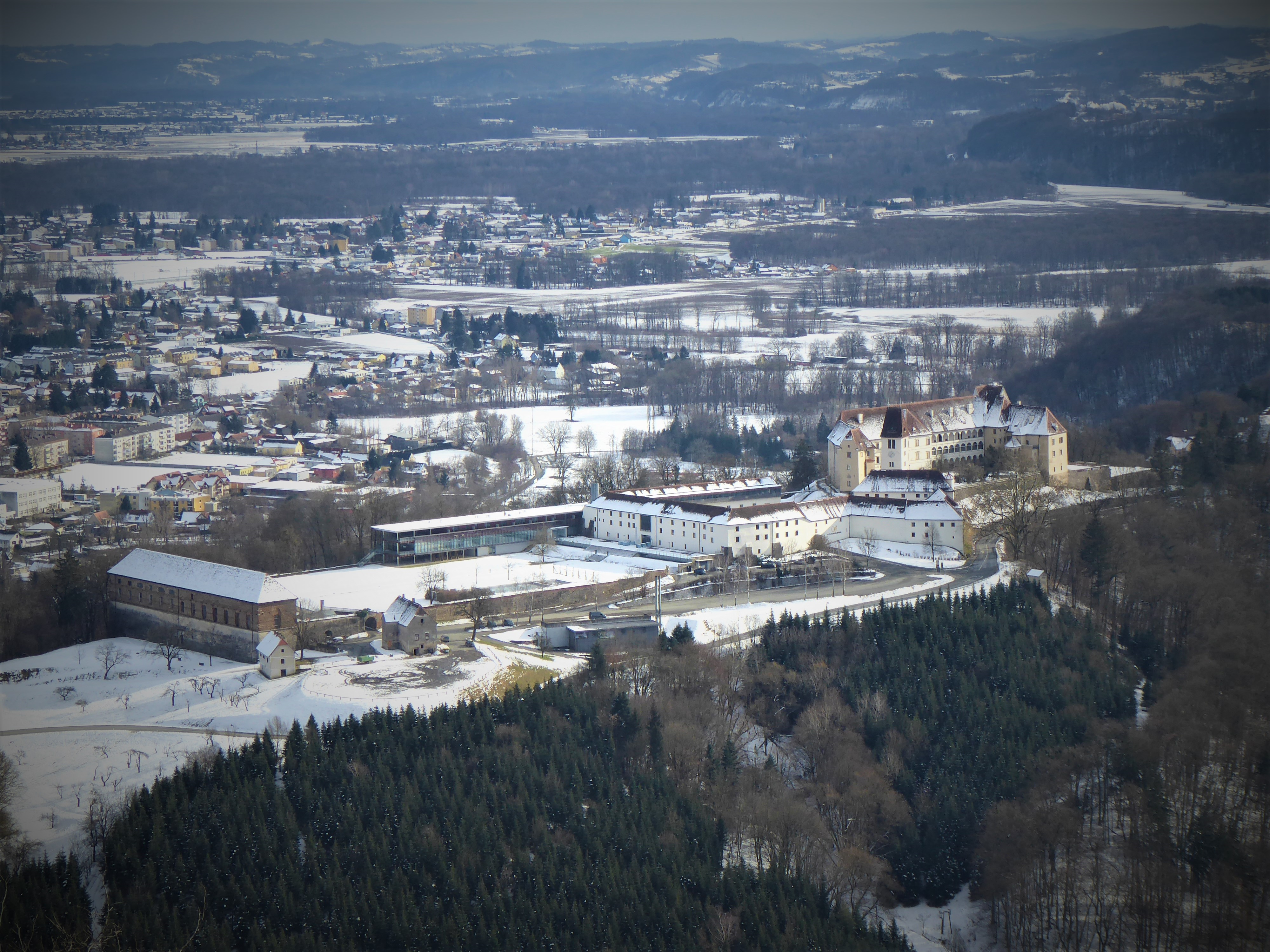 Stift Seggau von der Kreuzkogel-Aussichtswarte. (Foto: M. Lieb)