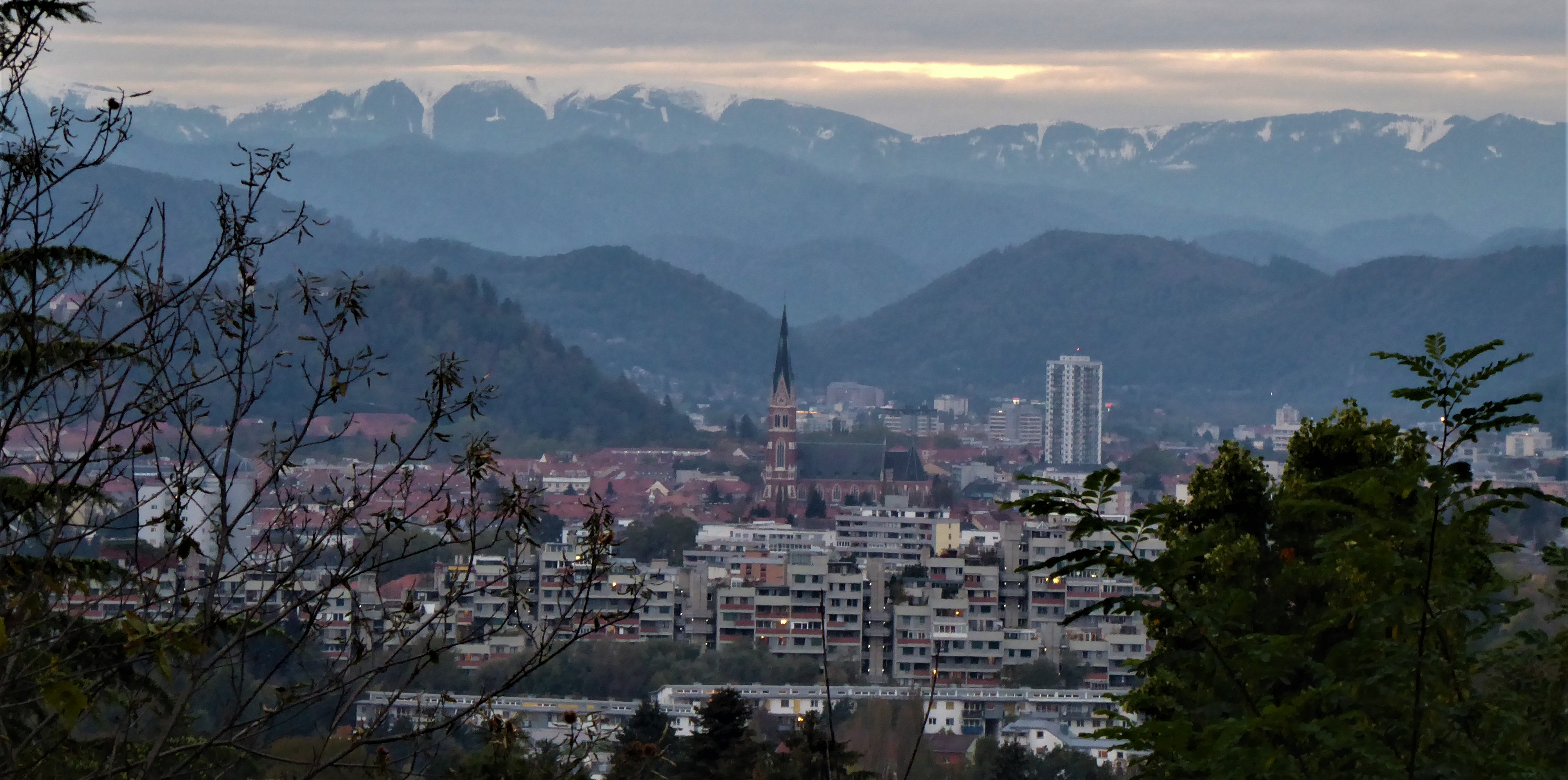 Blick vom Messendorfberg auf Graz mit dem Steirischen Randgebirge (Gleinalpe) im Hintergrund. (Foto: M. Lieb)